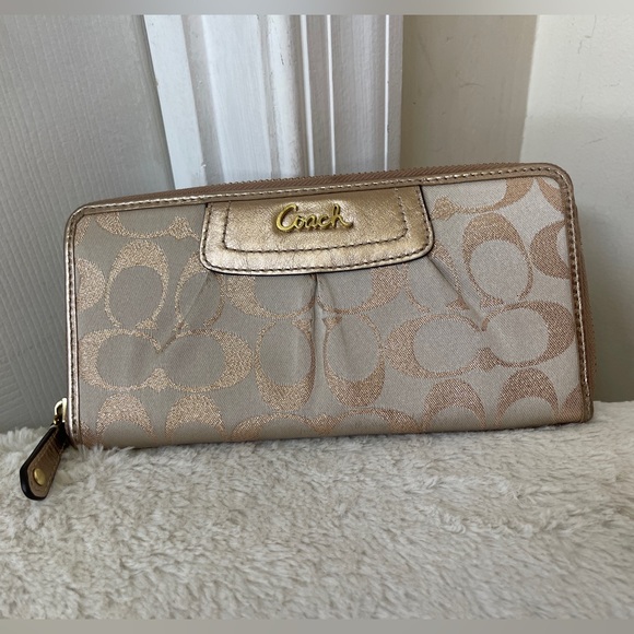 Coach Metallic jacquard Print wallet EUC - Picture 9 of 12